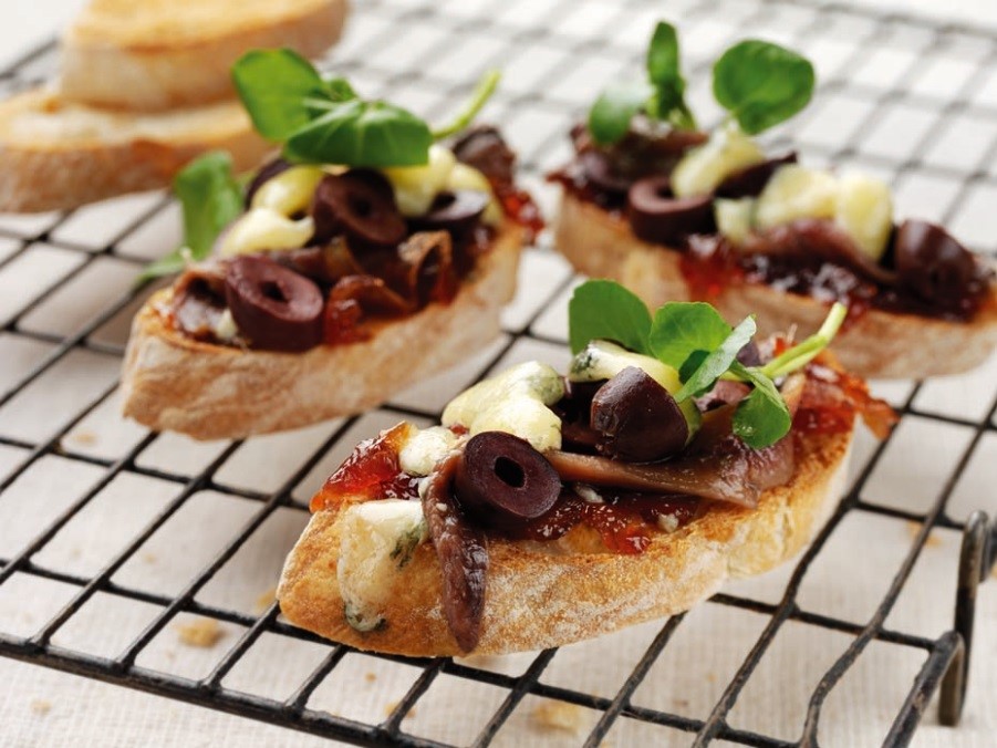 Bocaditos de Anchoa y Cebolla Caramelizada Tracklements