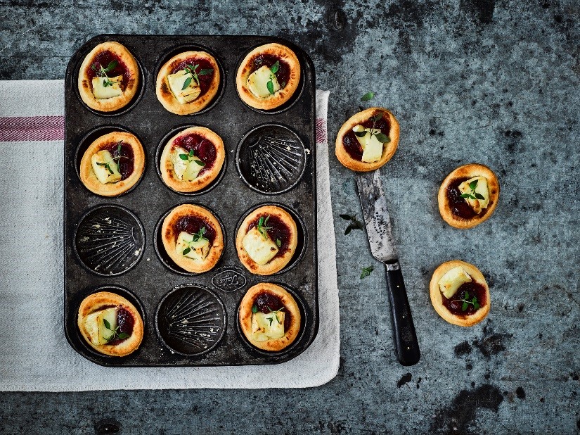 Tartaletas de Salsa de Arándanos y Queso Brie